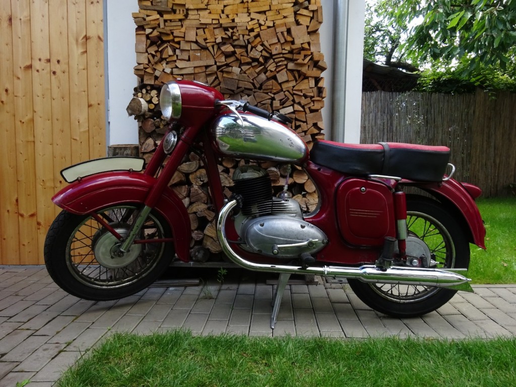 Jawa 250/353 kývačka