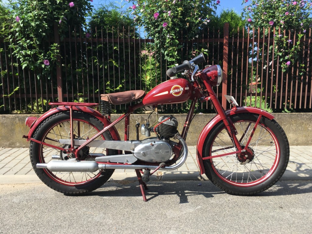 Monark - CZ M200