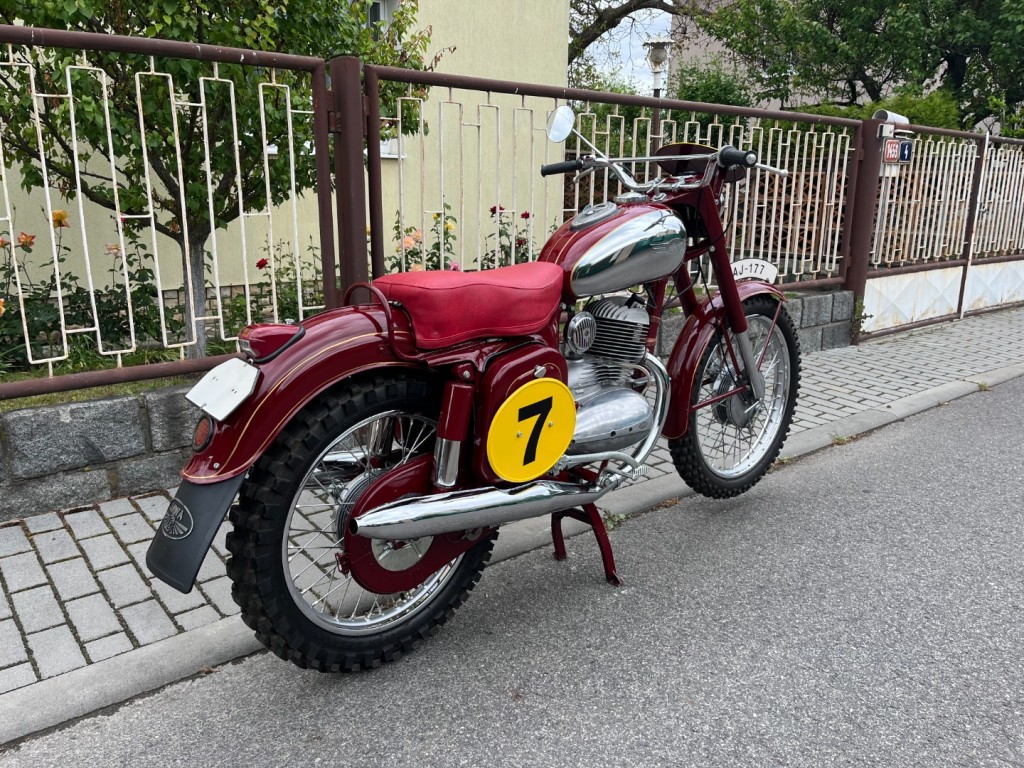 JAWA 250/553-02 Libenak
