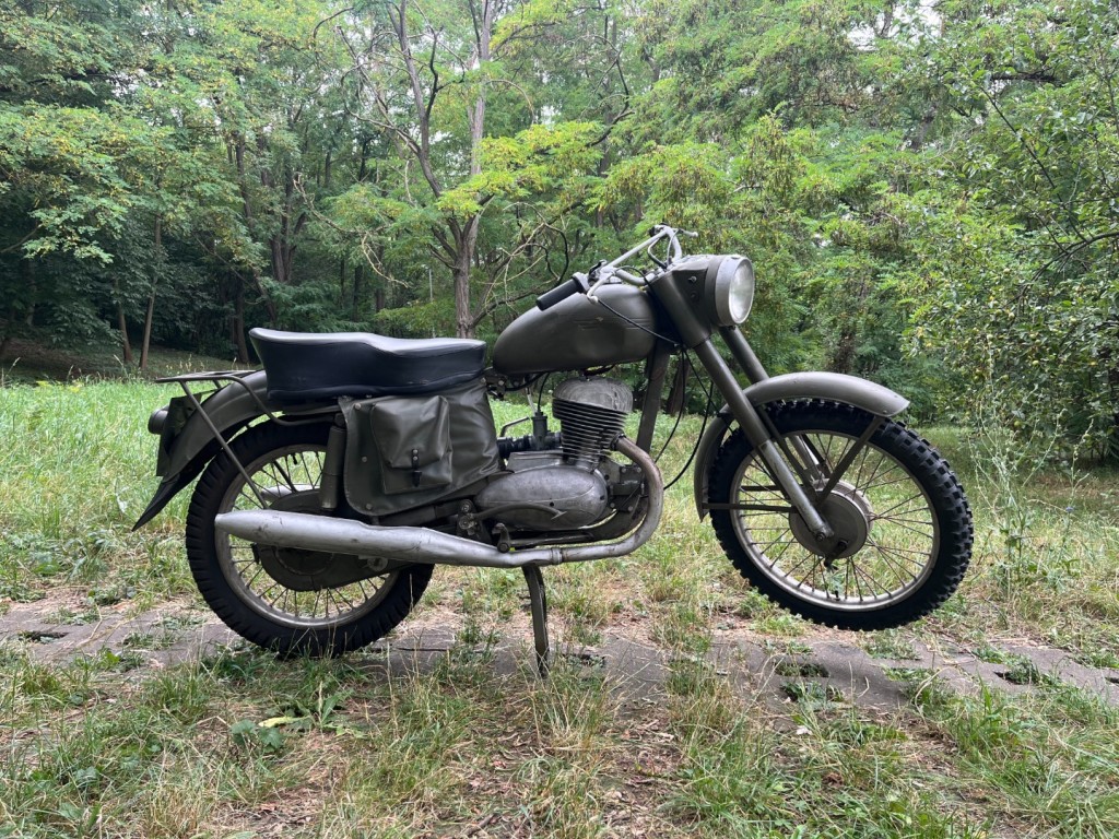 Jawa 250/579 Military - Army